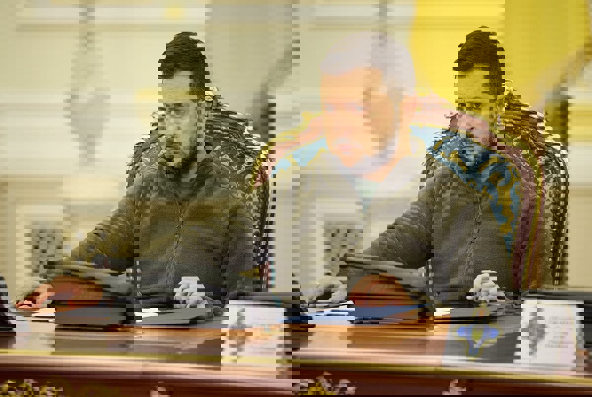 لحشد الدعم.. زيلينسكي يصل إلى براغ قبل قمة الناتو