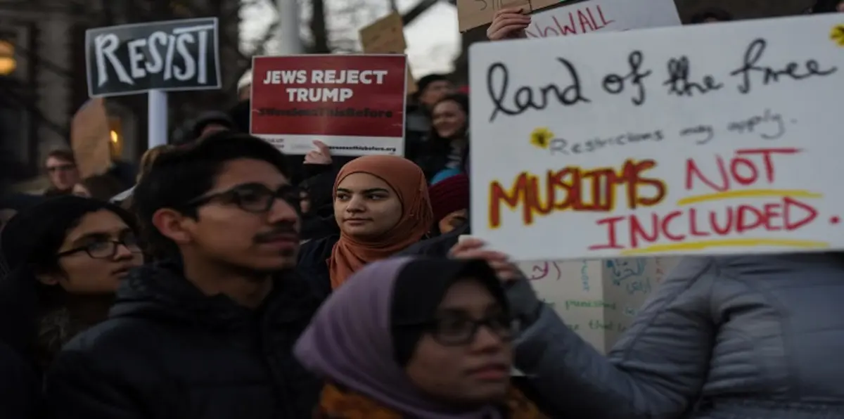 كيف رد اليمنيون على قرار منعهم من دخول أمريكا؟