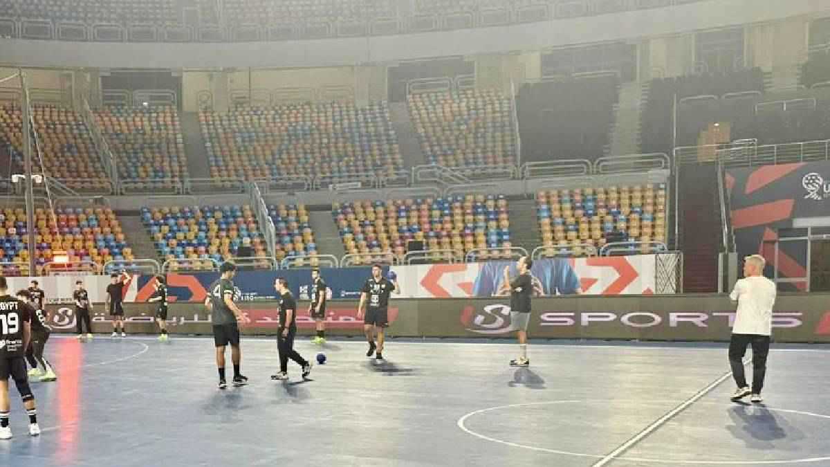 مدرب الزمالك السابق ينقذ منتخب مصر