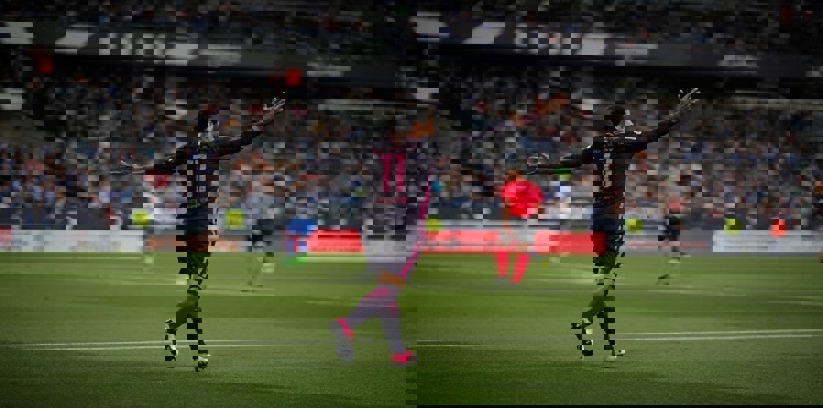 طرد نيمار أمام مالاغا.. هل يغيب عن الكلاسيكو؟