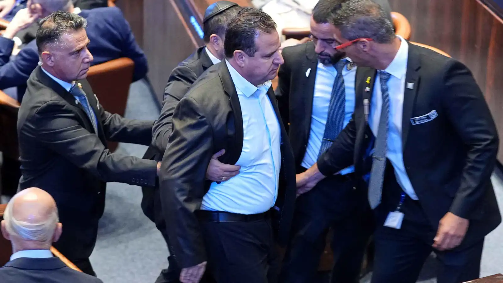 أدان "خرق" اتفاق الهدنة.. حزب يثير الغضب في إسرائيل