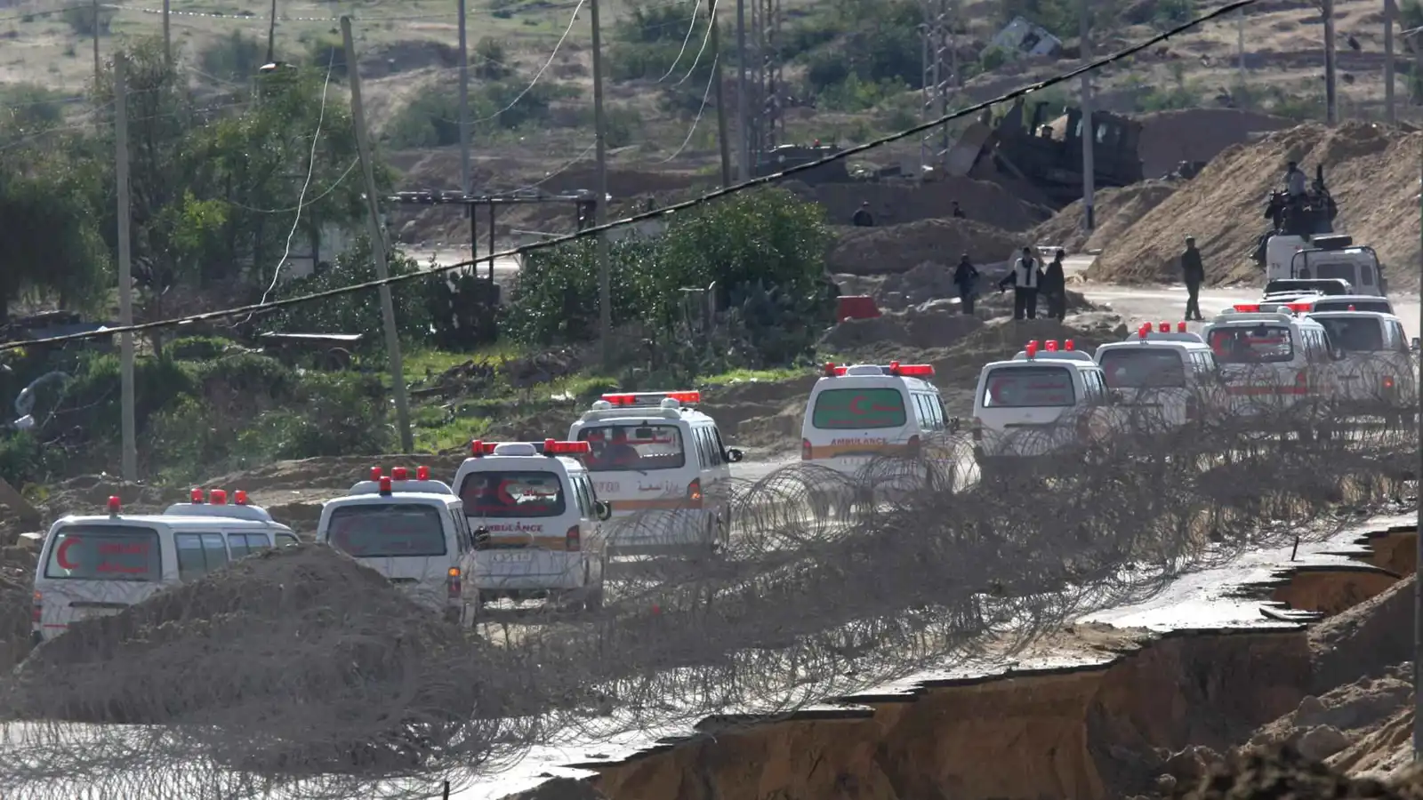 الجيش الإسرائيلي يسلم جثث 15 فلسطينيا ضمن صفقة التبادل