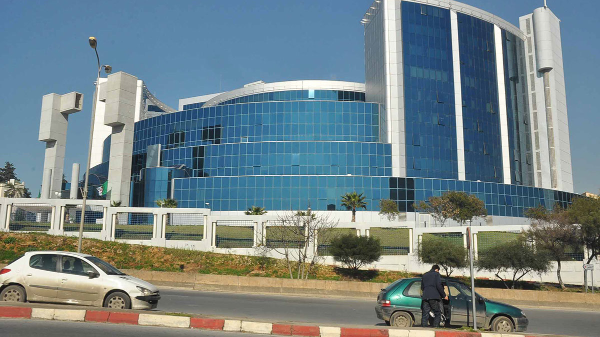 الجزائر .. "متصرفون إداريون" لإنقاذ شركات رجال الأعمال الموقوفين