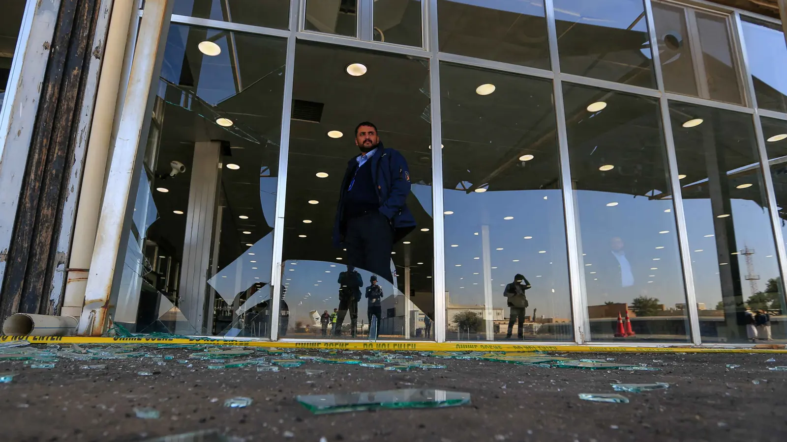 إسرائيل أخرجته عن الخدمة.. ما الأهمية الاستراتيجية لمطار صنعاء؟