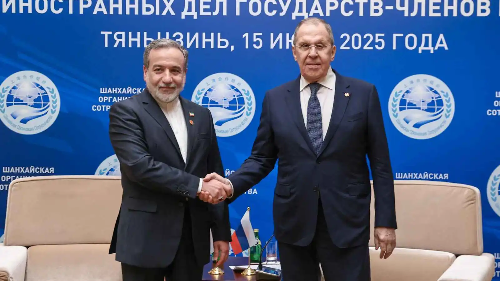 لافروف وعراقجي يبحثان ملف "النووي الإيراني"