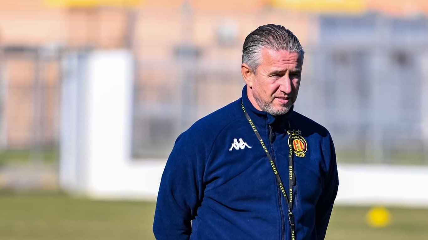 بلايلي المنقذ الوحيد.. 3 نجوم من الترجي التونسي "يهدّدون" مصير المدرب ريغيكامف