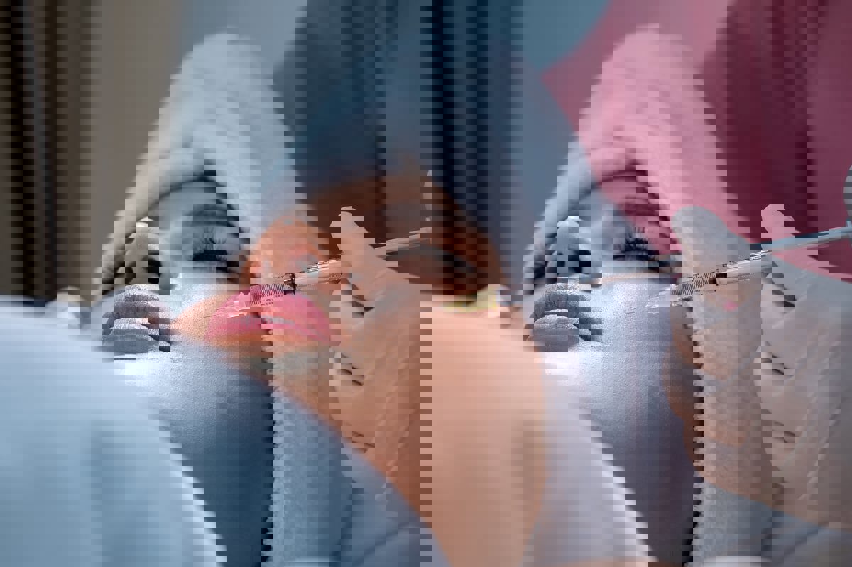 "مصاص الدماء" يتسبب بإصابة 3 نساء بالإيدز