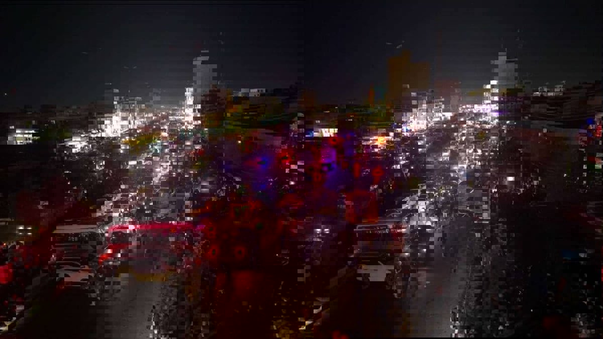 حريق مروع يلتهم سوقاً للملابس في أربيل (فيديو)