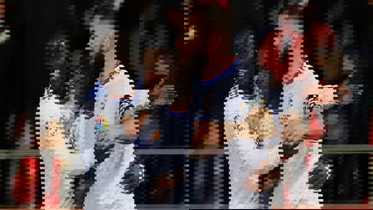 رسميا.. ريال مدريد يعلن غياب بنزيما وميندي عن الكلاسيكو ضد برشلونة