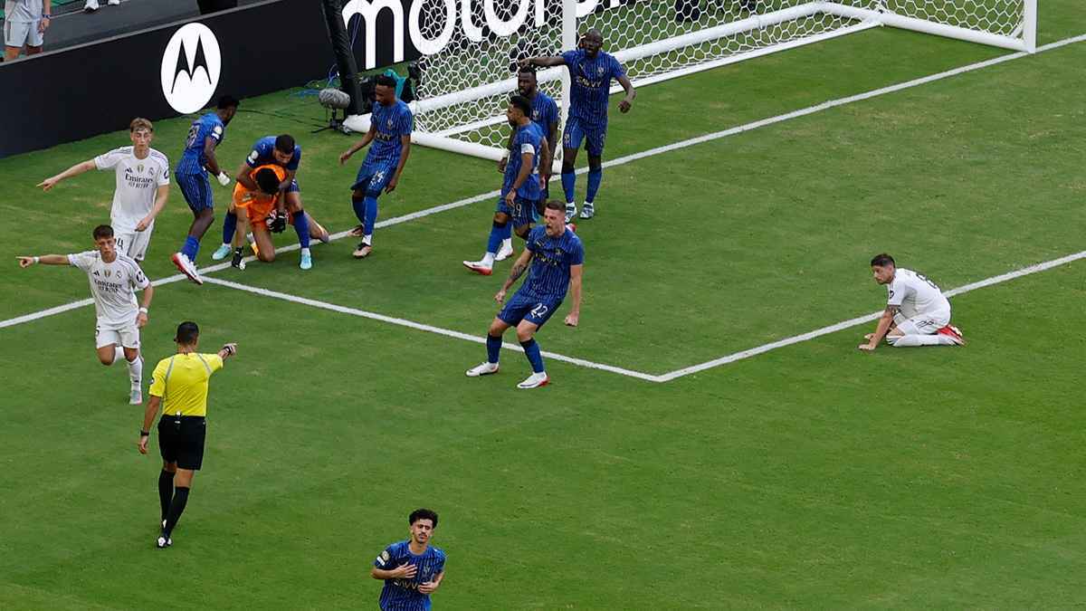 ضربة جزاء صحيحة.. سمير عثمان يصدم الهلال السعودي (فيديو)