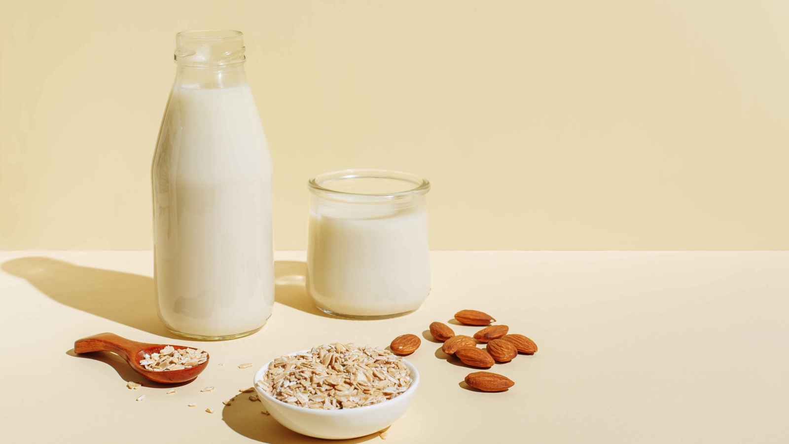 مادة مضافة إلى حليب الشوفان واللوز ترتبط بسرطان خطير