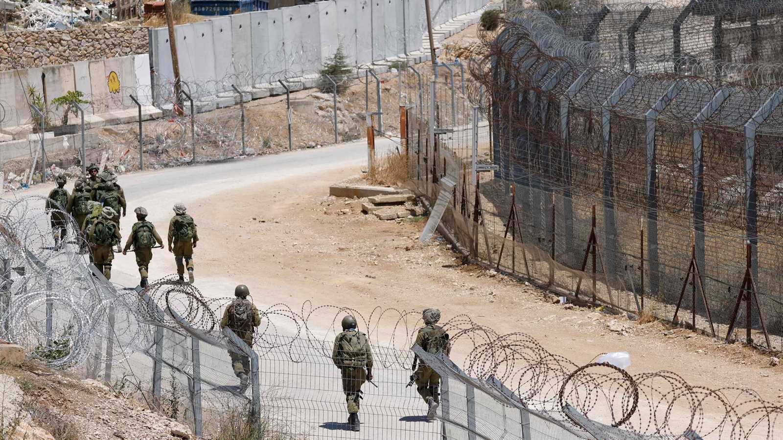 الجيش الإسرائيلي يتوغل في بلدة سورية ويقيم حاجزاً عسكرياً