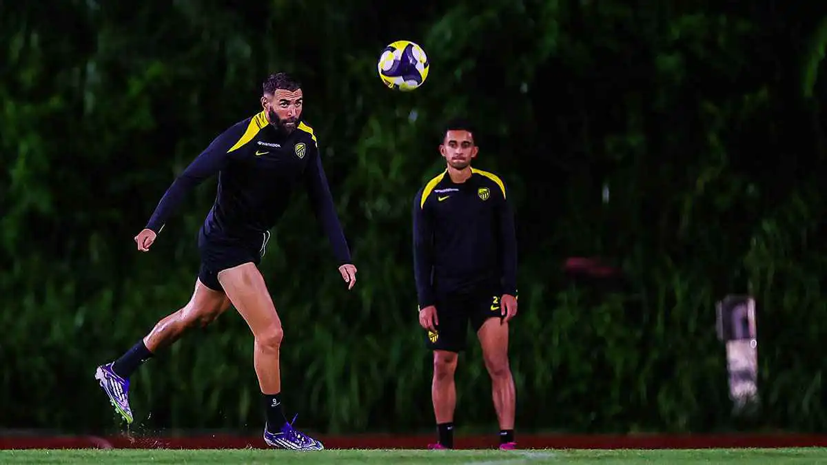 بنزيما انتهى.. جستنيه يشن هجوما على قائد الاتحاد السعودي