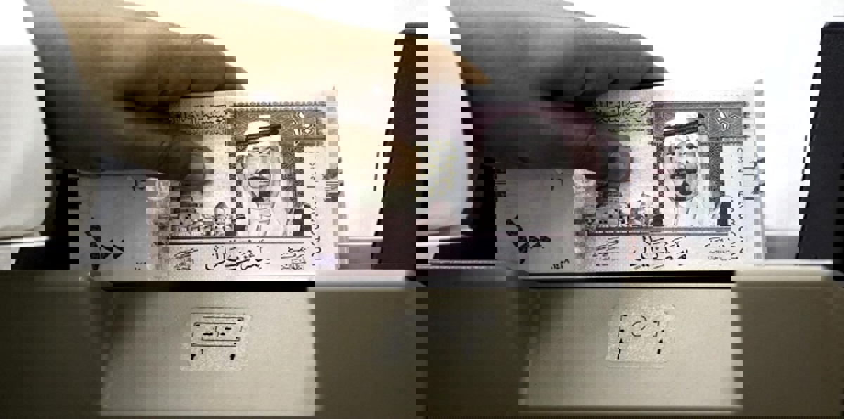 تقرير: السعودية "الثانية عالمياً" في حجم تحويلات العمالة الوافدة والإمارات "الثانية خليجياً"