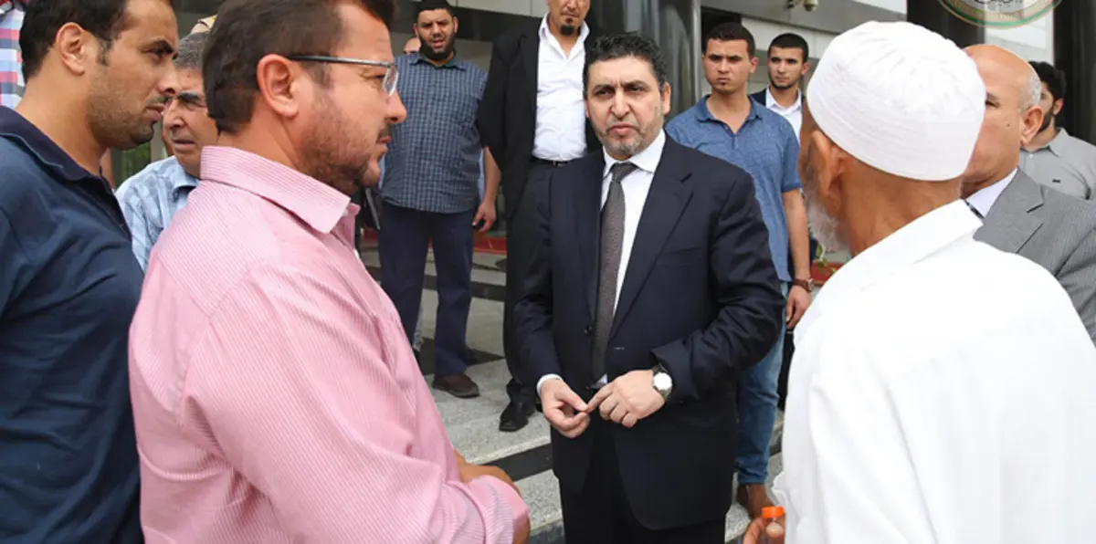 حكومة طرابلس تنقلب على السراج وتحذره من المساس بالمقار الحكومية