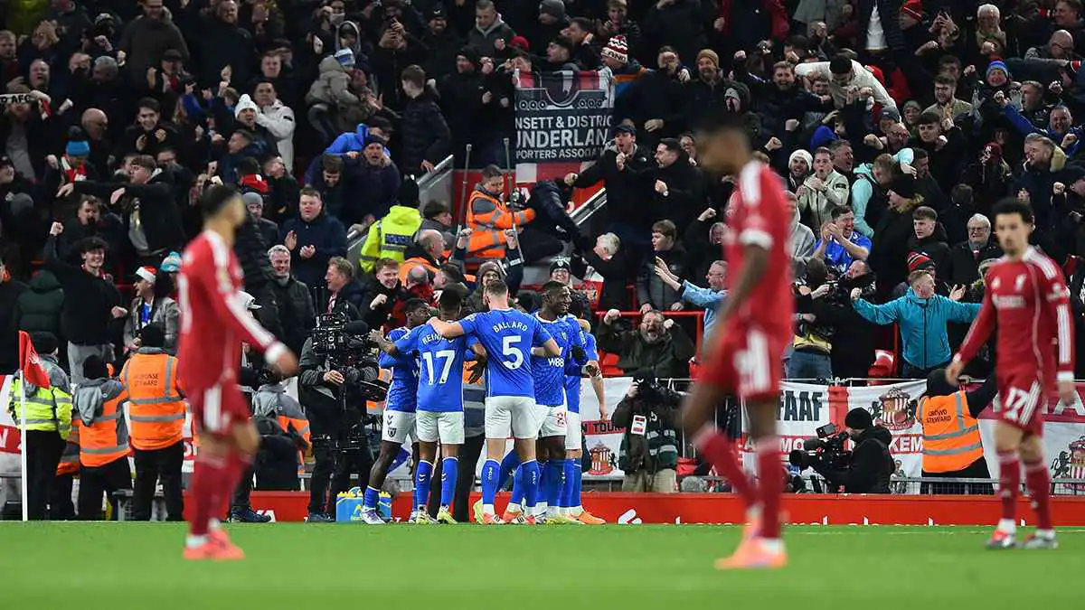 وقتهما انتهى بالفعل.. جماهير ليفربول تنقلب على نجمي الفريق