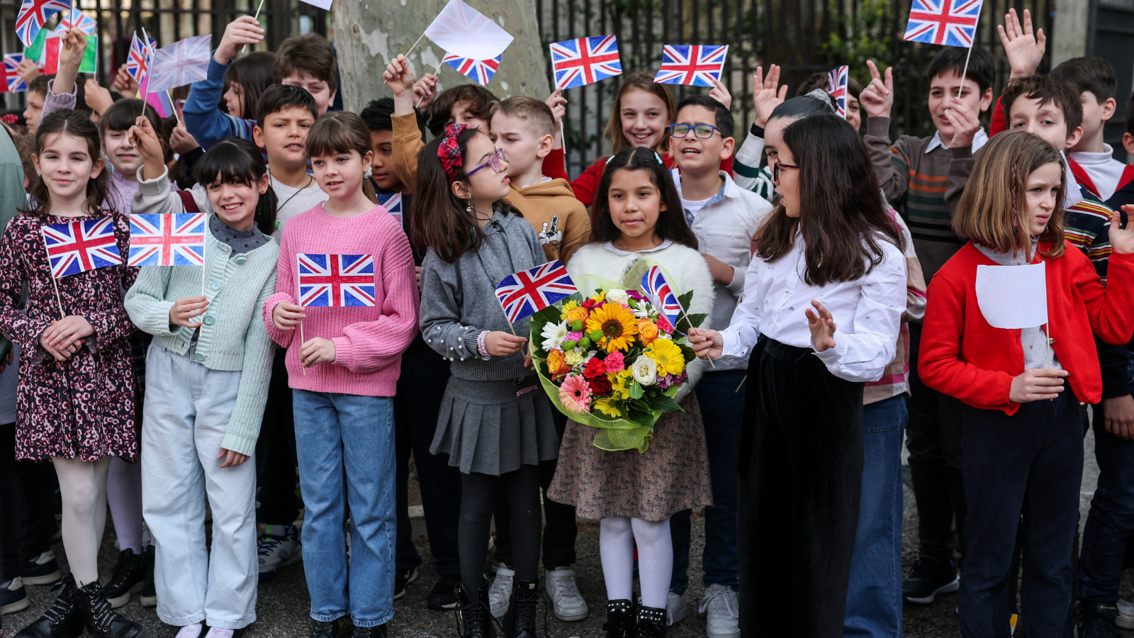 إلغاء احتفالات "الفصح" بمدرسة بريطانية يفتح النار على مسؤول مسلم