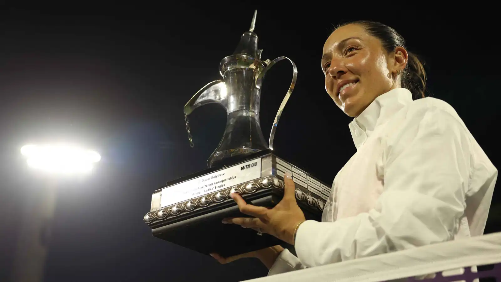 جيسيكا بيغولا تفوز على سفيتولينا وتتوج ببطولة دبي للتنس (فيديو)