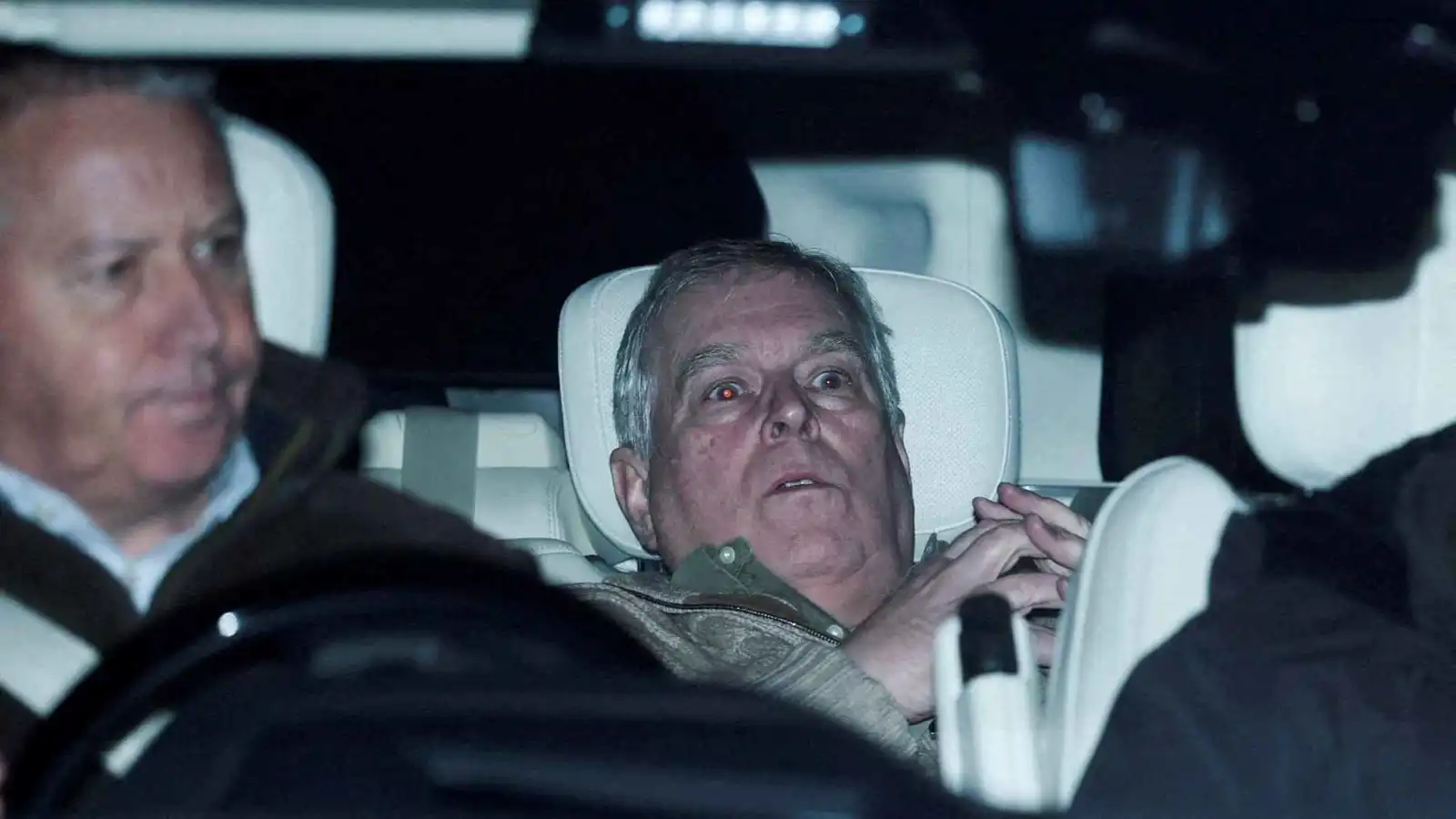 من أمير وسيم إلى "شبح" خلف الزجاج.. وجه أندرو يروي قصة سقوطه