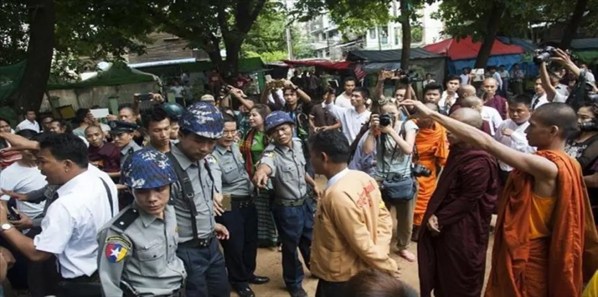 في خطوة نادرة.. ميانمار توقف 10 ضباط بتهمة قتل أحد مسلمي "الروهنغيا"‎