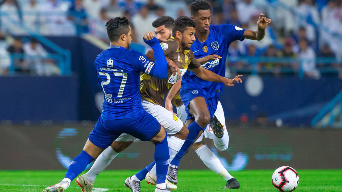 العويشير حارس أحُد يستفز جمهور الهلال باحتفاله ولاعبو الأخير يشتبكون معه (فيديو)