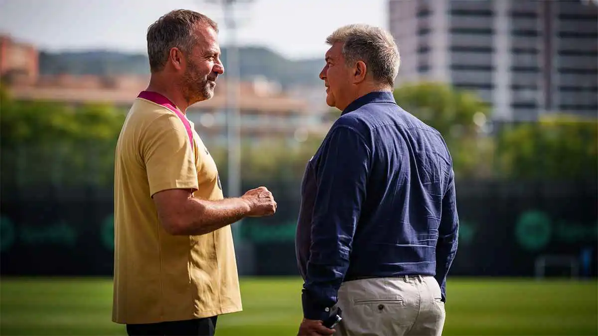 سوف يجن جنونه.. منافس لابورتا يغري فليك