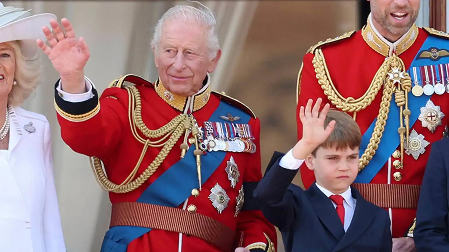 الملك تشارلز يتلقى تهنئة مؤثرة من حفيده الأمير لويس في عيد الفصح (فيديو)