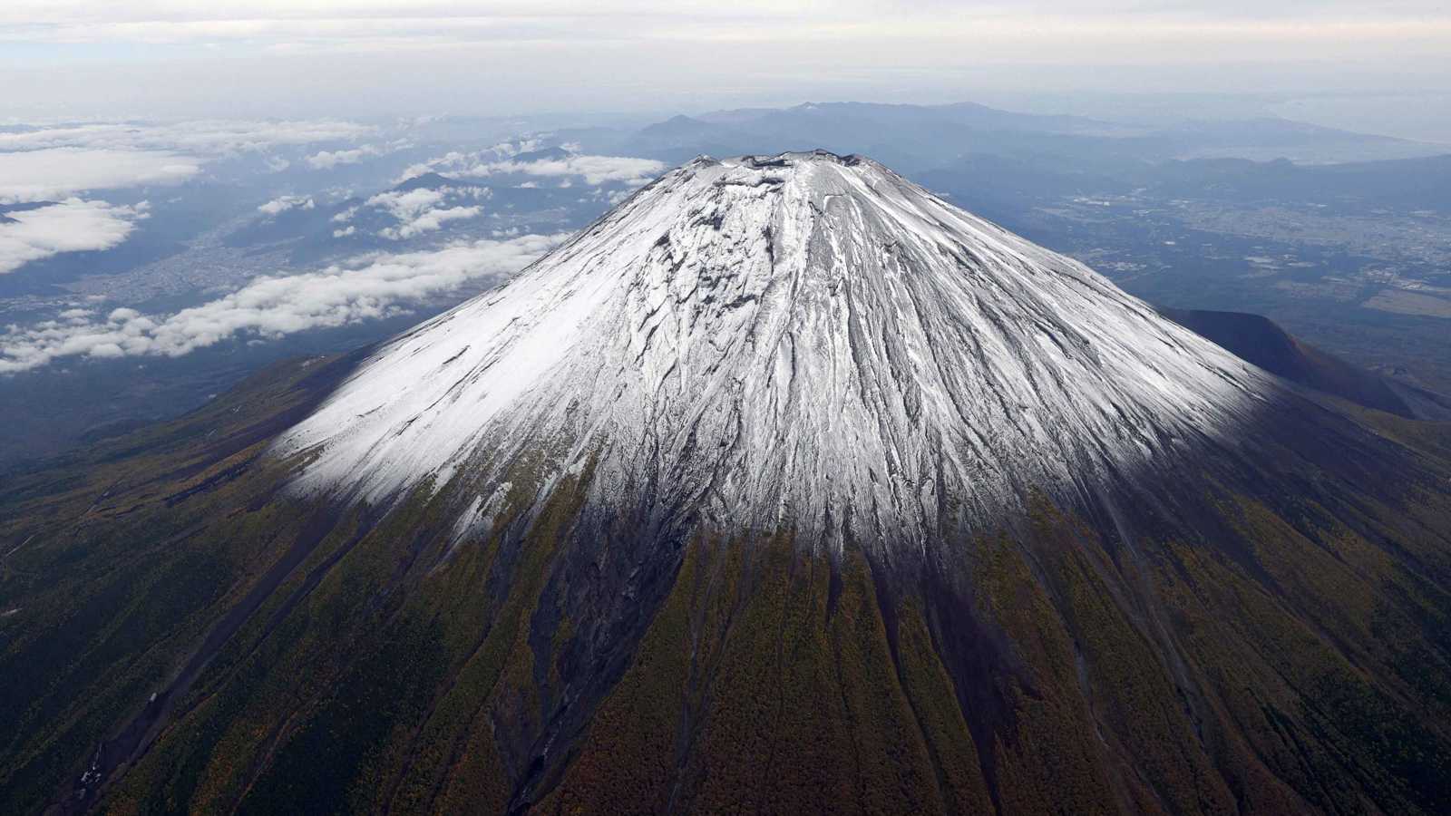 الفلبين: تسجيل 3 ثورانات لبركان تال