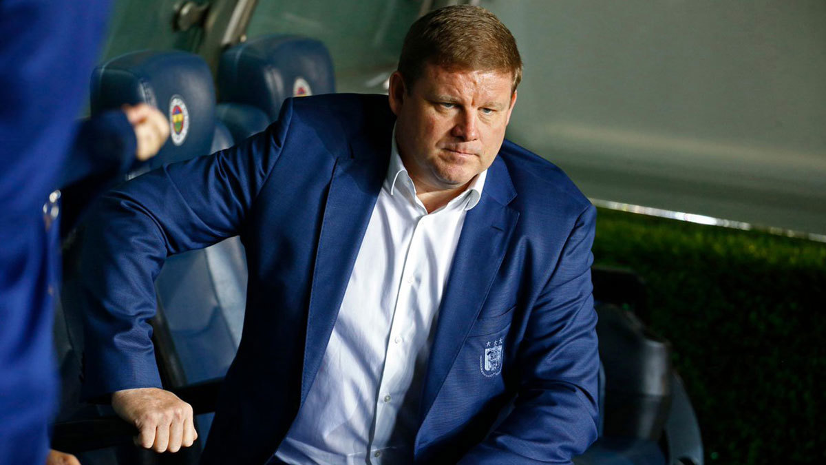 أندرلخت البلجيكي يقيل مدربه فانهازبروك لسوء النتائج