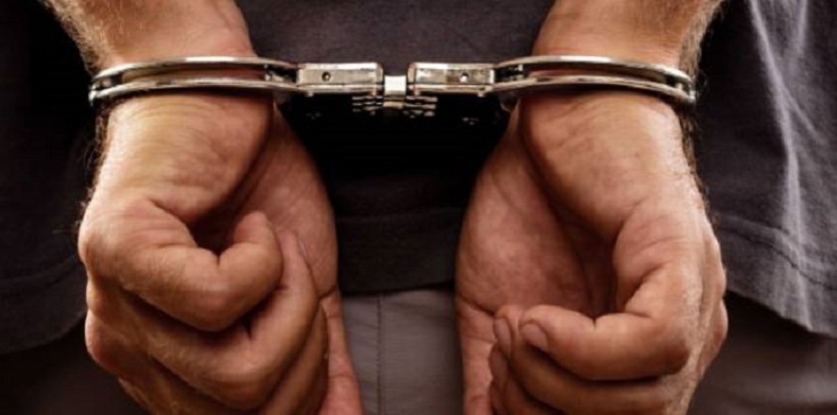 السعودية.. ضبط شابين أقنعا فتاة بركوب سيارتهما الكرايزلر (فيديو)