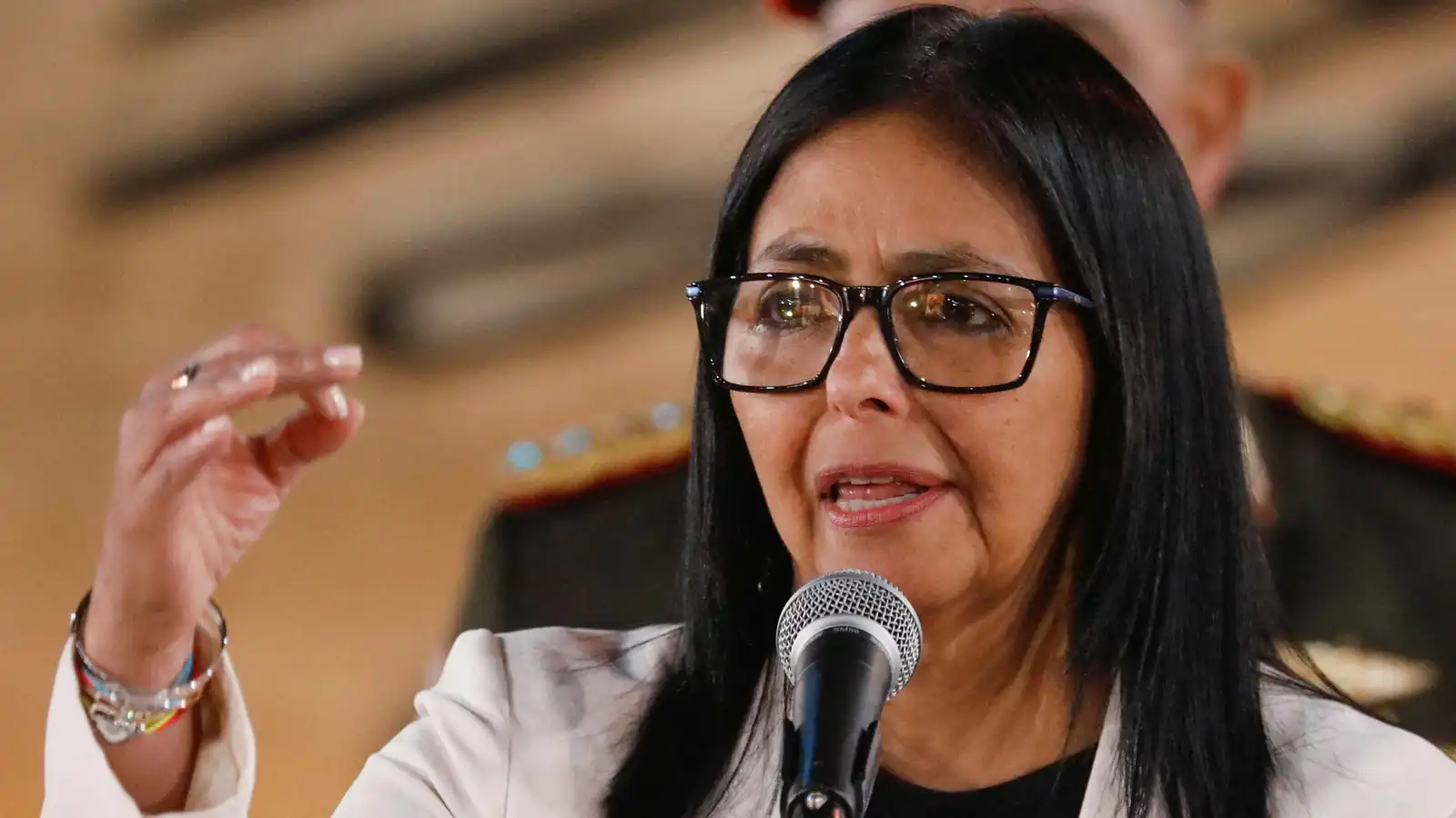 أول مسؤول أمريكي رفيع يلتقي ديلسي رودريغيز في كراكاس