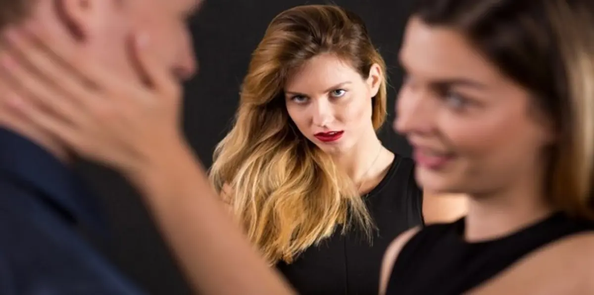 فيديو صادم .. استخدمت فتاة حسناء لاختبار وفاء عشيقها فكانت المفاجأة مذهلة