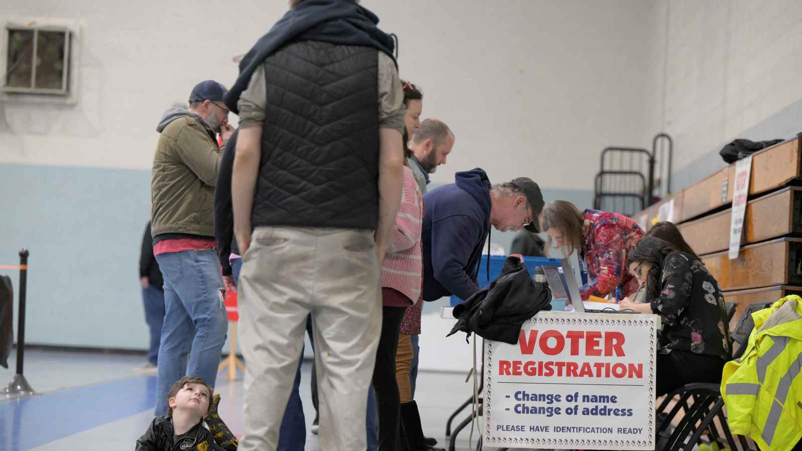 ما هي قواعد إعادة فرز الأصوات في الولايات المتأرجحة؟