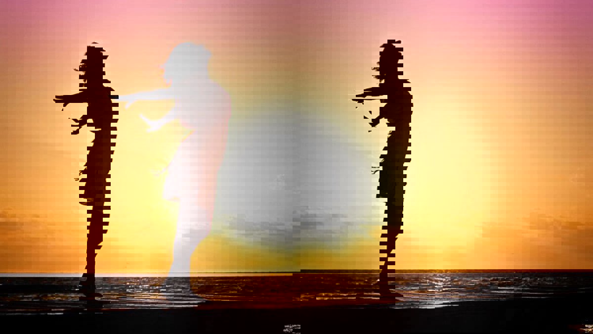 المرأة القوية جاذبة للانتباه بجوهرها