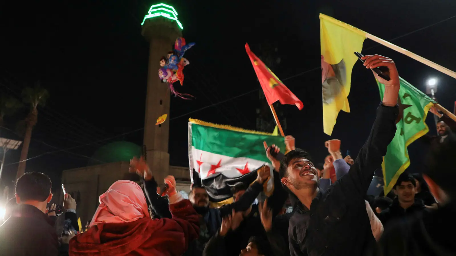 قتيل وجرحى في "احتفالات" السوريين بالاتفاق مع "قسد"