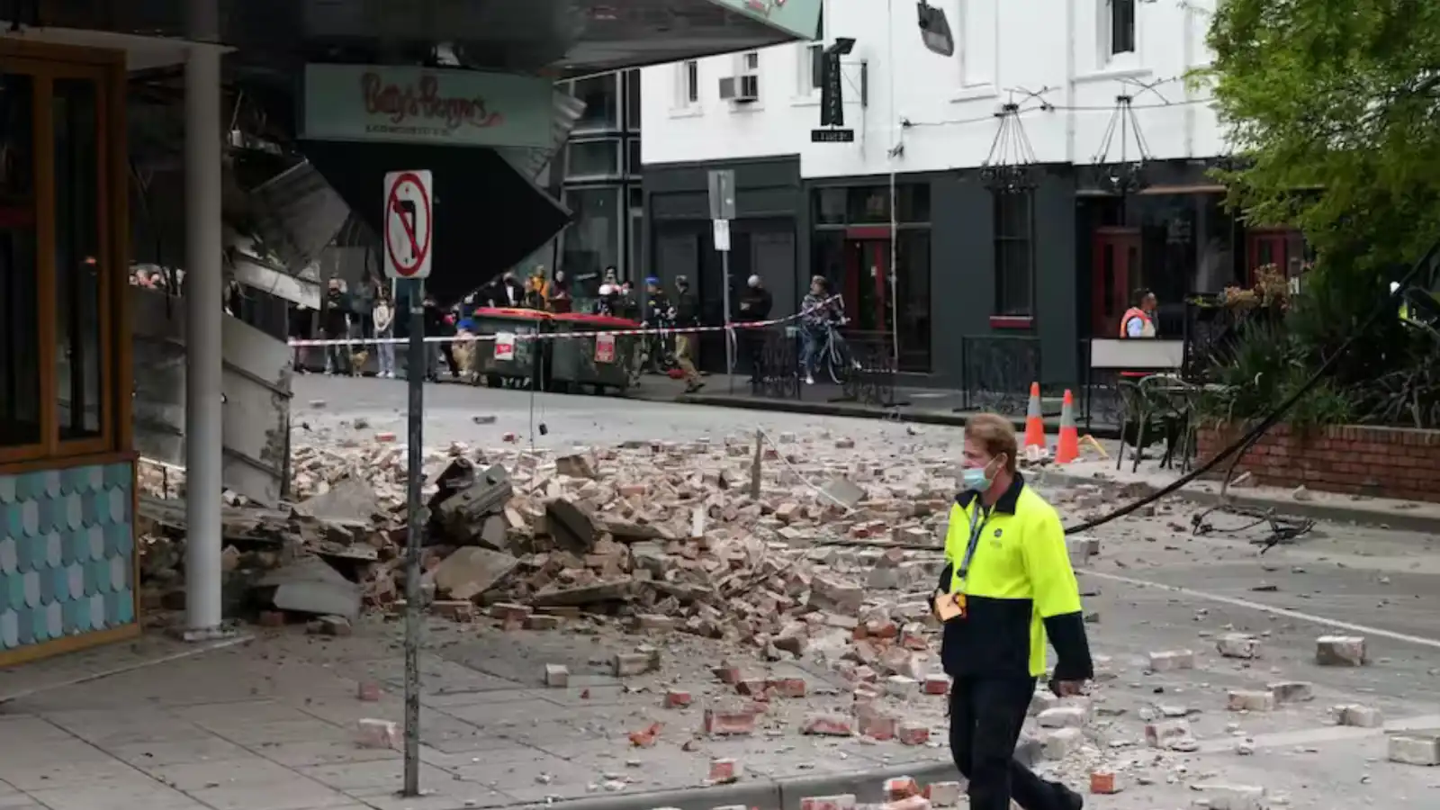 زلزال قرب ساحل أستراليا يقطع الكهرباء عن آلاف المنازل (فيديو)