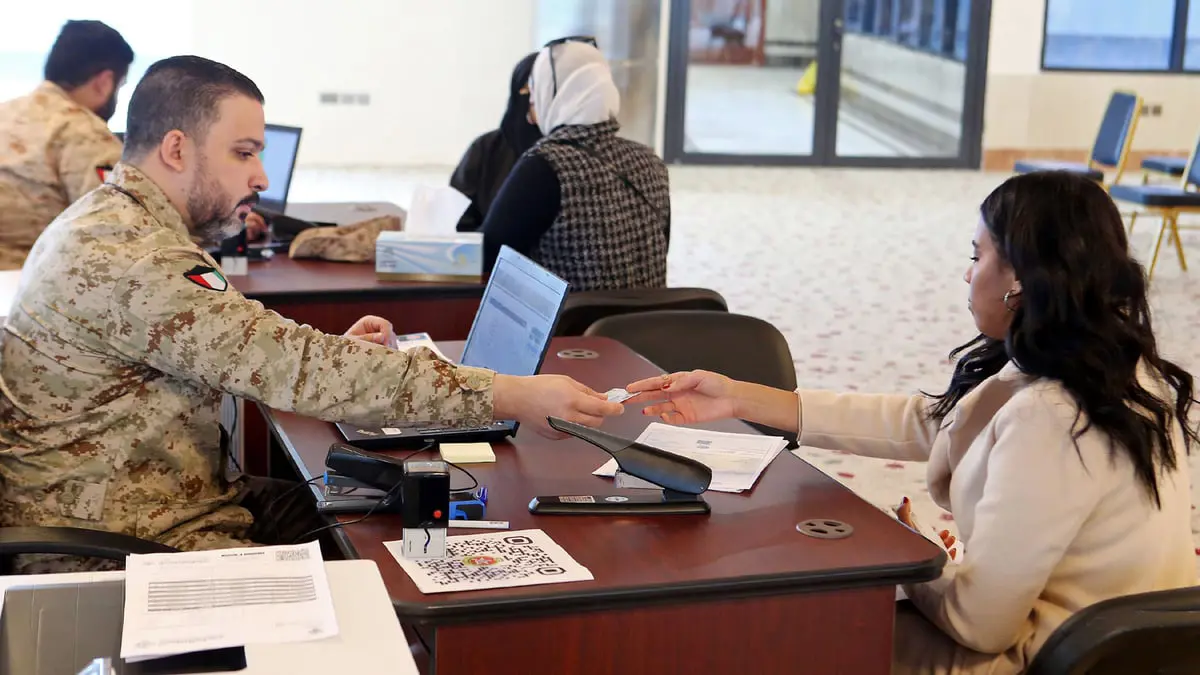 قواعد التحاق المرأة الكويتية بالجيش تثير الجدل