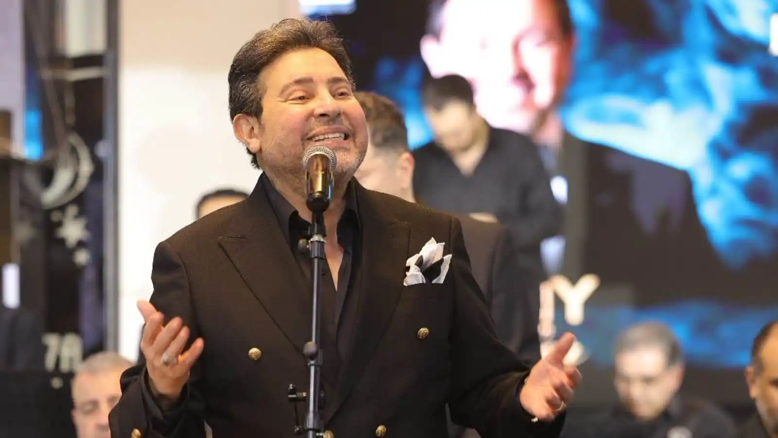 هاني شاكر يغادر العناية المركزة بعد تحسن صحته