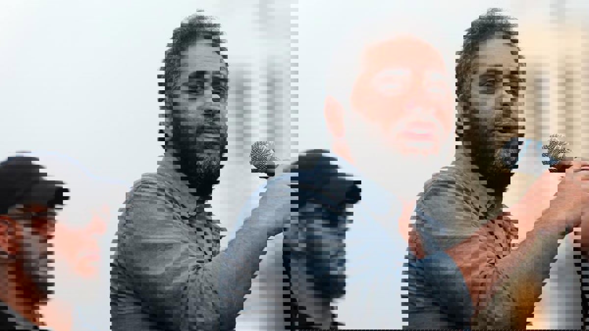 عقب مهاجمته الحريري والسنيورة.. ما هي التهم التي وجهت للفنان اللبناني فضل شاكر؟