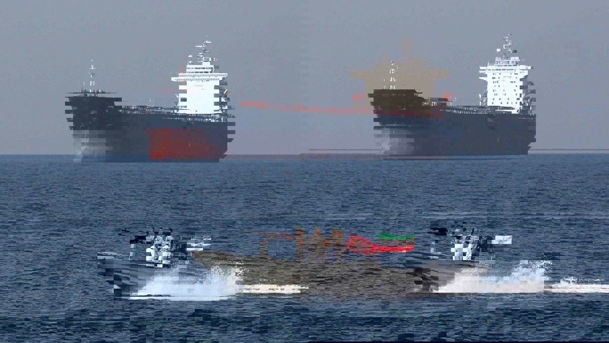 هكذا تتحايل إيران لنقل النفط إلى سوريا