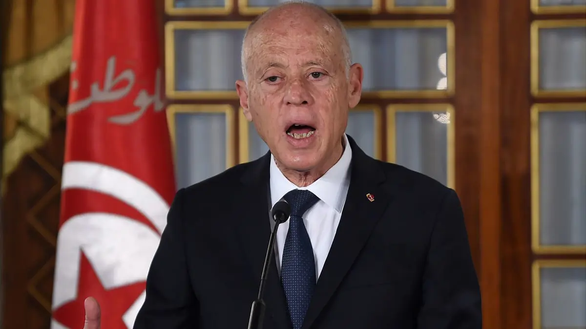 مصدر: أمر رئاسي بمنع سفر كبار المسؤولين ورجال الأعمال والنواب التونسيين‎