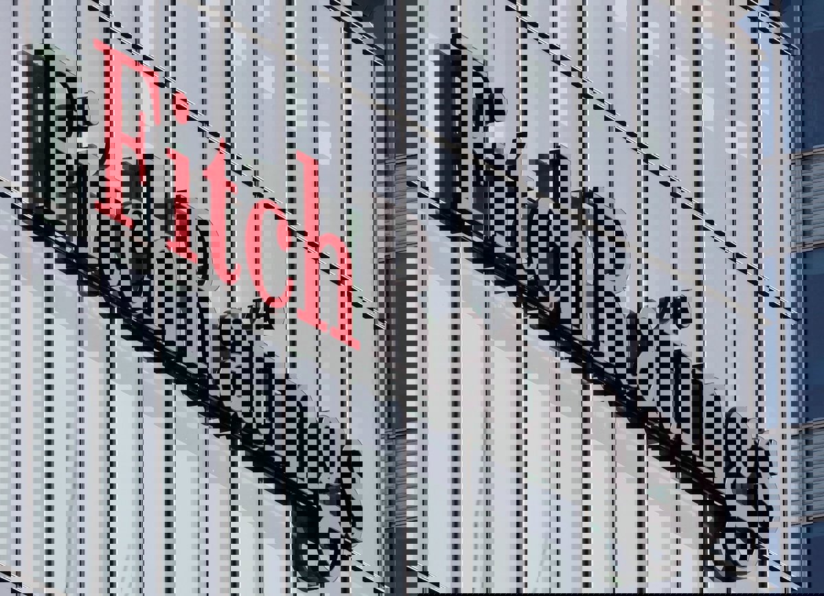 من "مستقرة" إلى "إيجابية".. فيتش تعدل النظرة المستقبلية لمصر