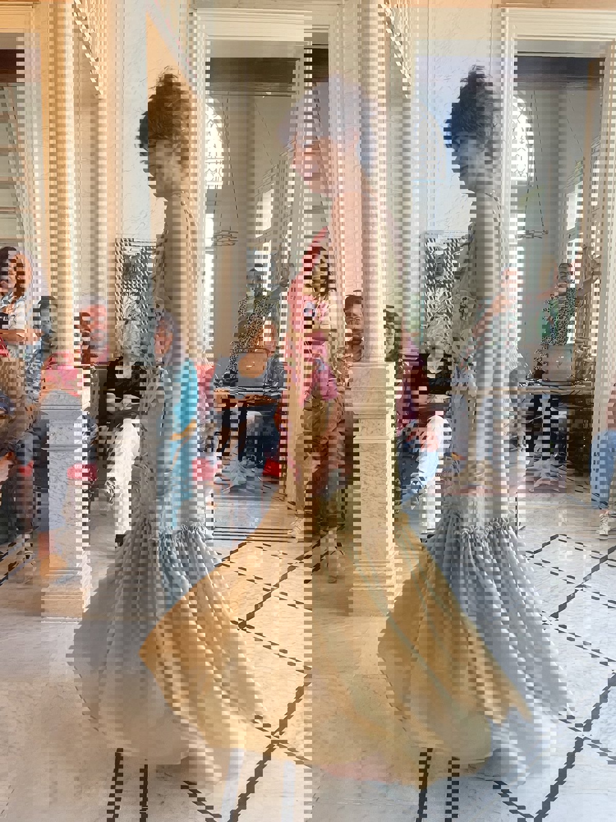 "لمسة" ريتا طانيوس.. عرض أزياء بمفهوم إعادة التدوير