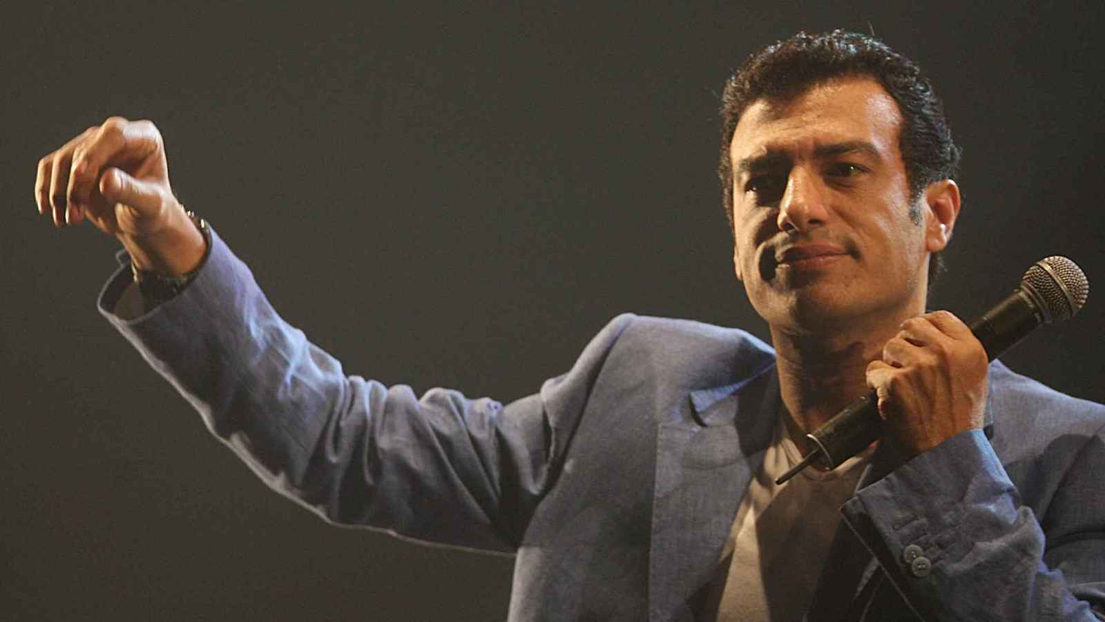 إيهاب توفيق: "تترجى فيَّ" كانت قصة حقيقية عشتها (فيديو)