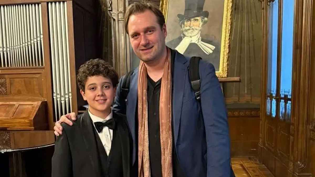 طفل سوري يبهر لجنة تحكيم مسابقة البيانو في ميلانو