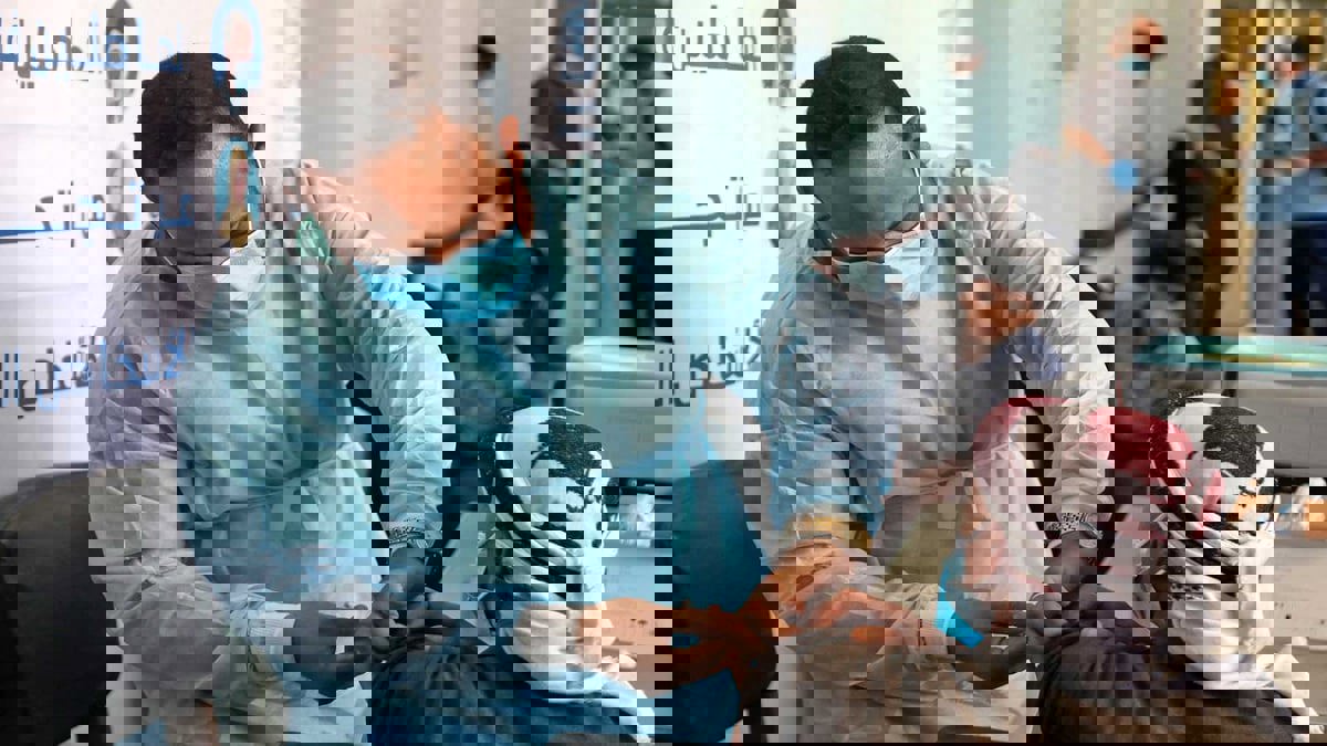 الحكومة اليمنية تقر إلزامية تطعيم موظفي الدولة لمواجهة "أوميكرون"