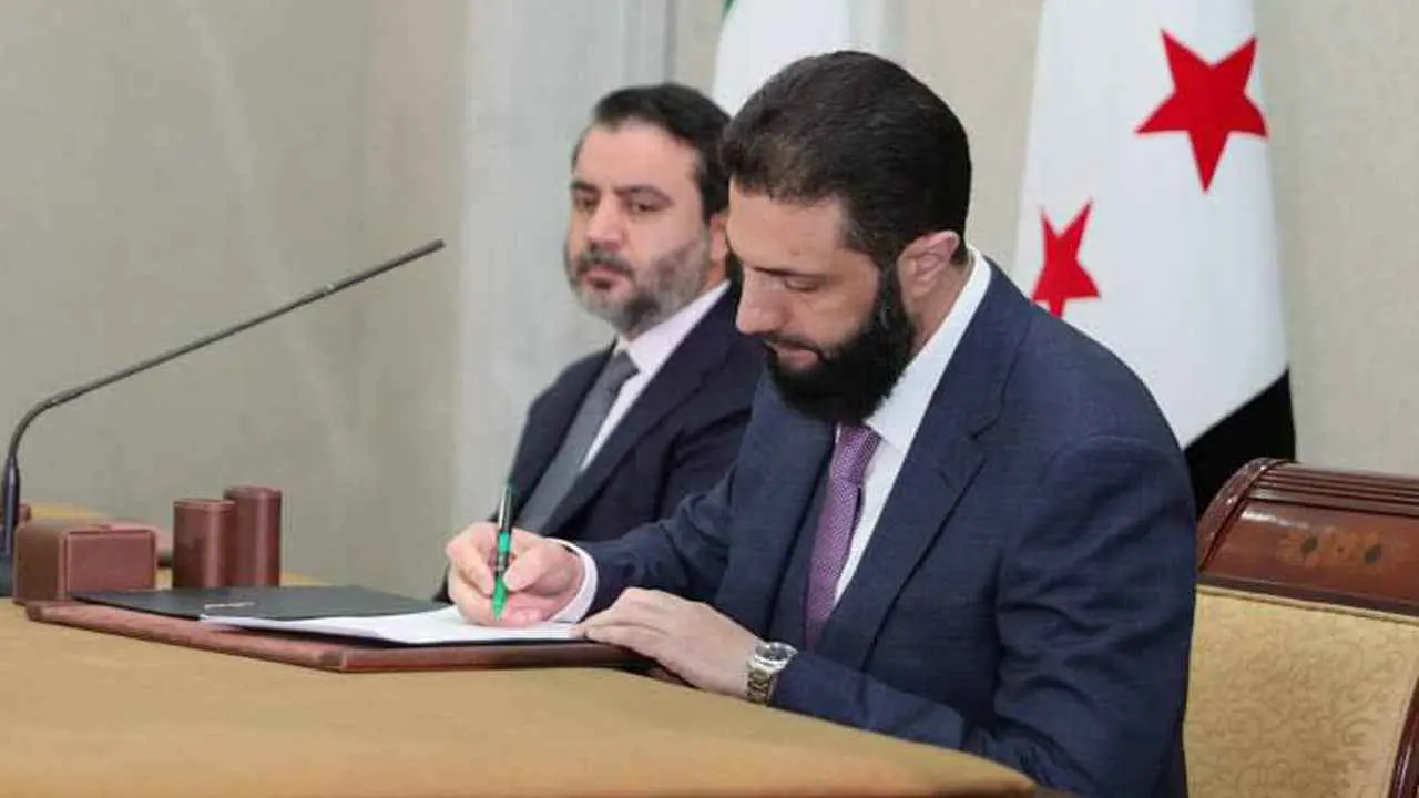 الإعلان الدستوري السوري.. مخاوف من إعادة إنتاج نهج الأسد