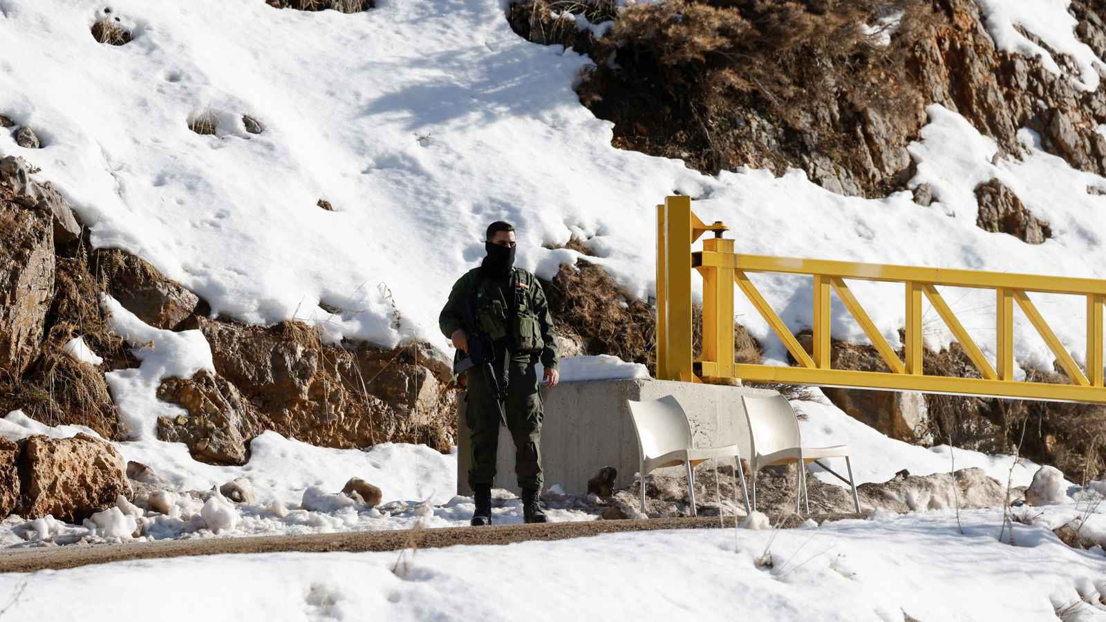 قصف إسرائيلي يستهدف معابر بين سوريا ولبنان (فيديو)