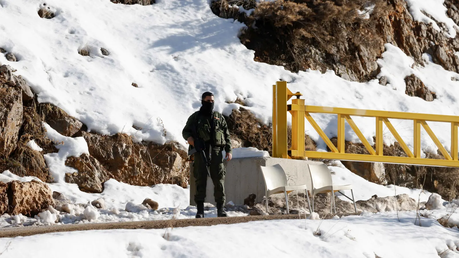 قصف إسرائيلي يستهدف معابر بين سوريا ولبنان (فيديو)