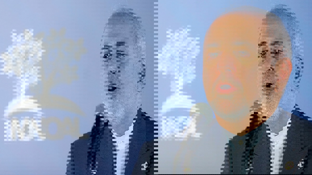 ظريف يصف محادثاته مع ماكرون بشأن الاتفاق النووي بـ "المثمرة"